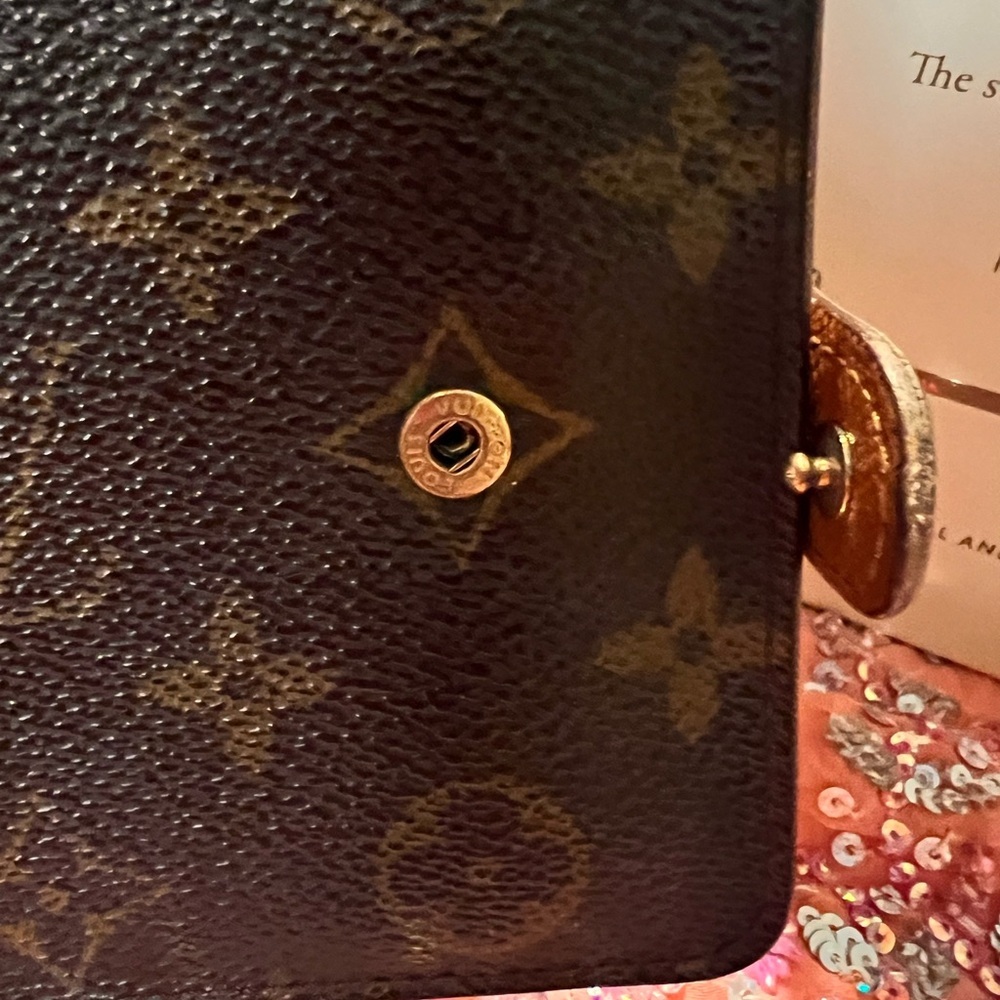 Louis Vuitton Compact Zippé wallet in the classic Monogram canvas EUC - Picture 8 of 11